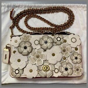 White coach dinky cross body bag